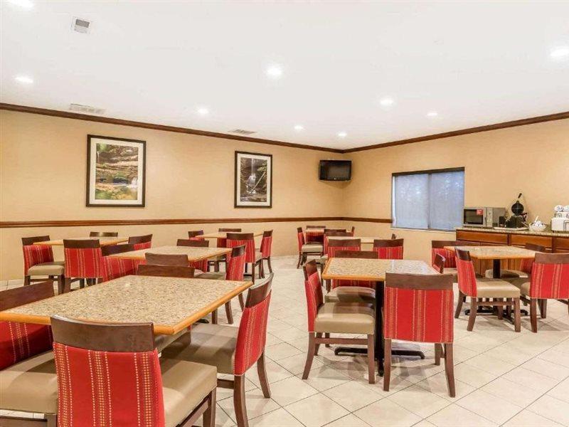 东莫林舒适套房酒店 East Moline 外观 照片