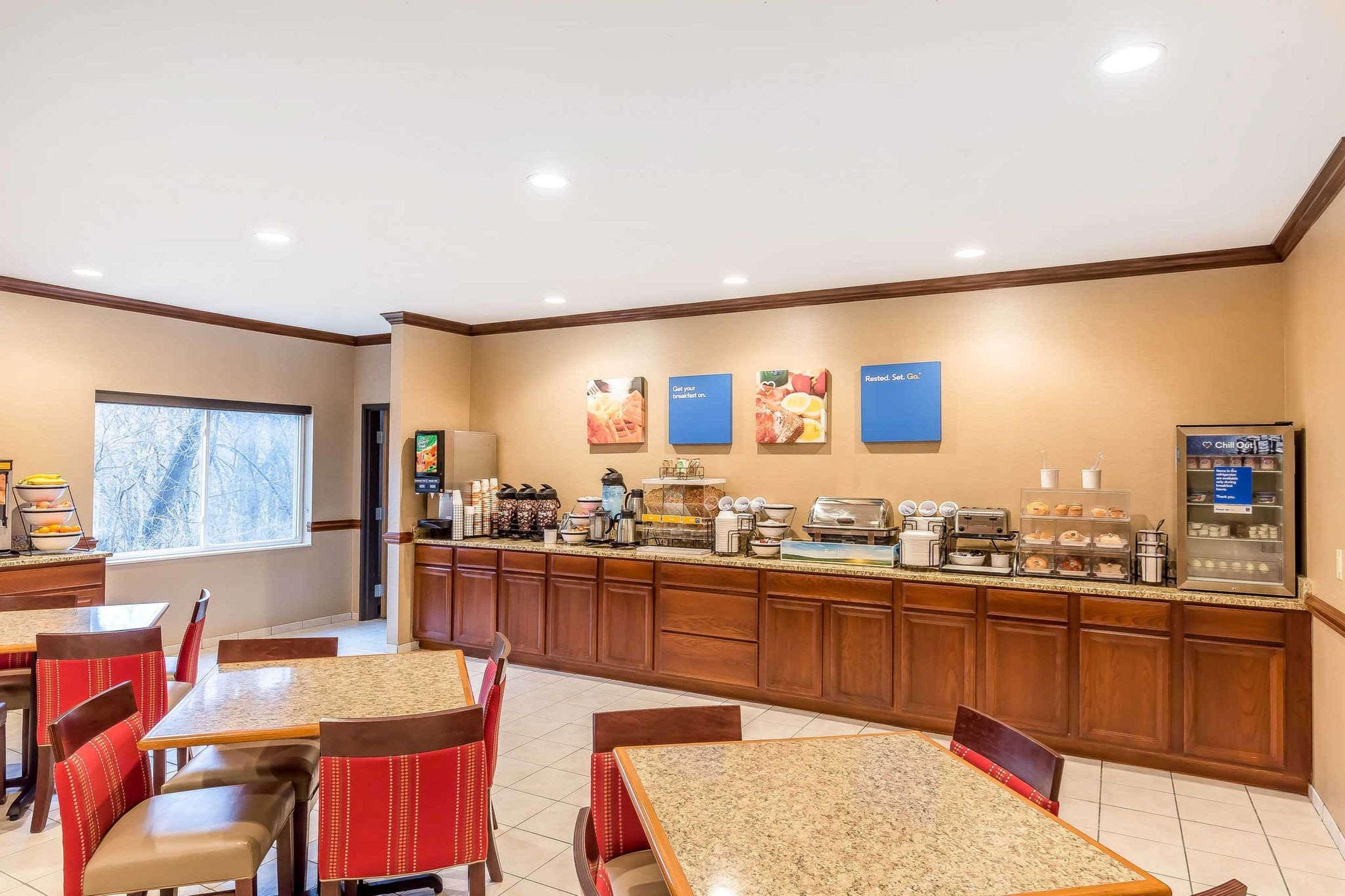 东莫林舒适套房酒店 East Moline 外观 照片